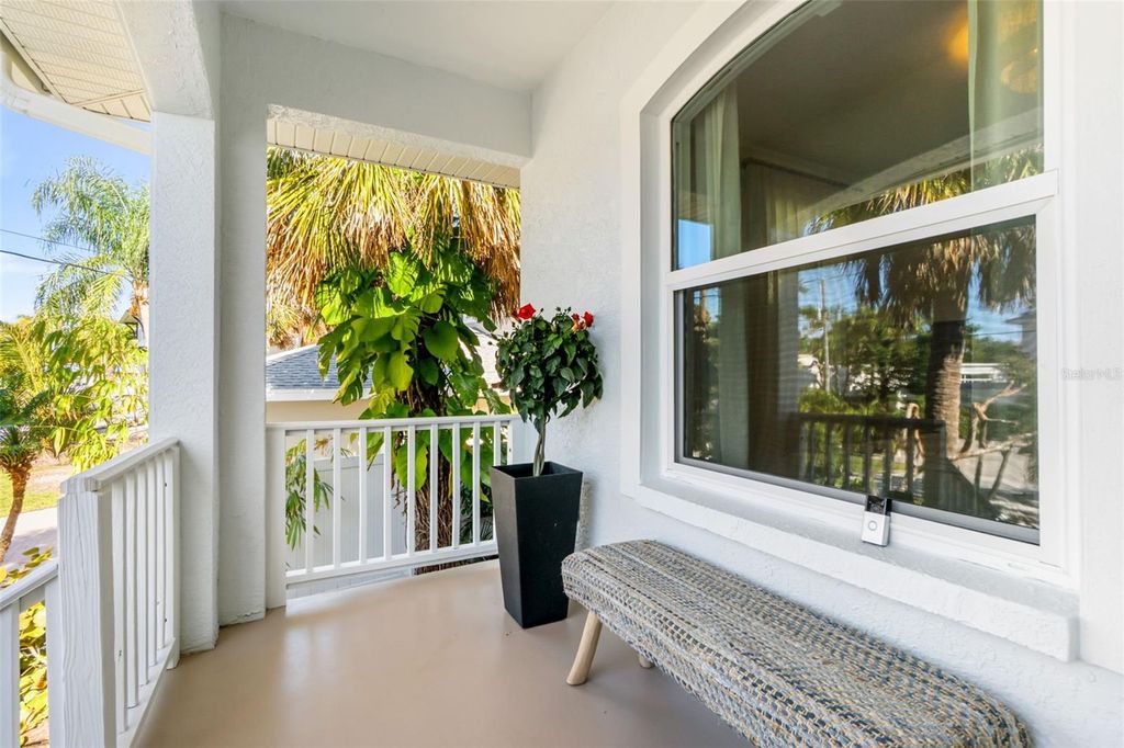 Photo of 421 Island Circle, Sarasota, FL 34242 (MLS # A4681301)