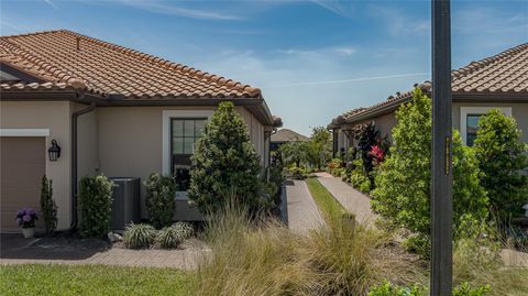 A home in PALMETTO