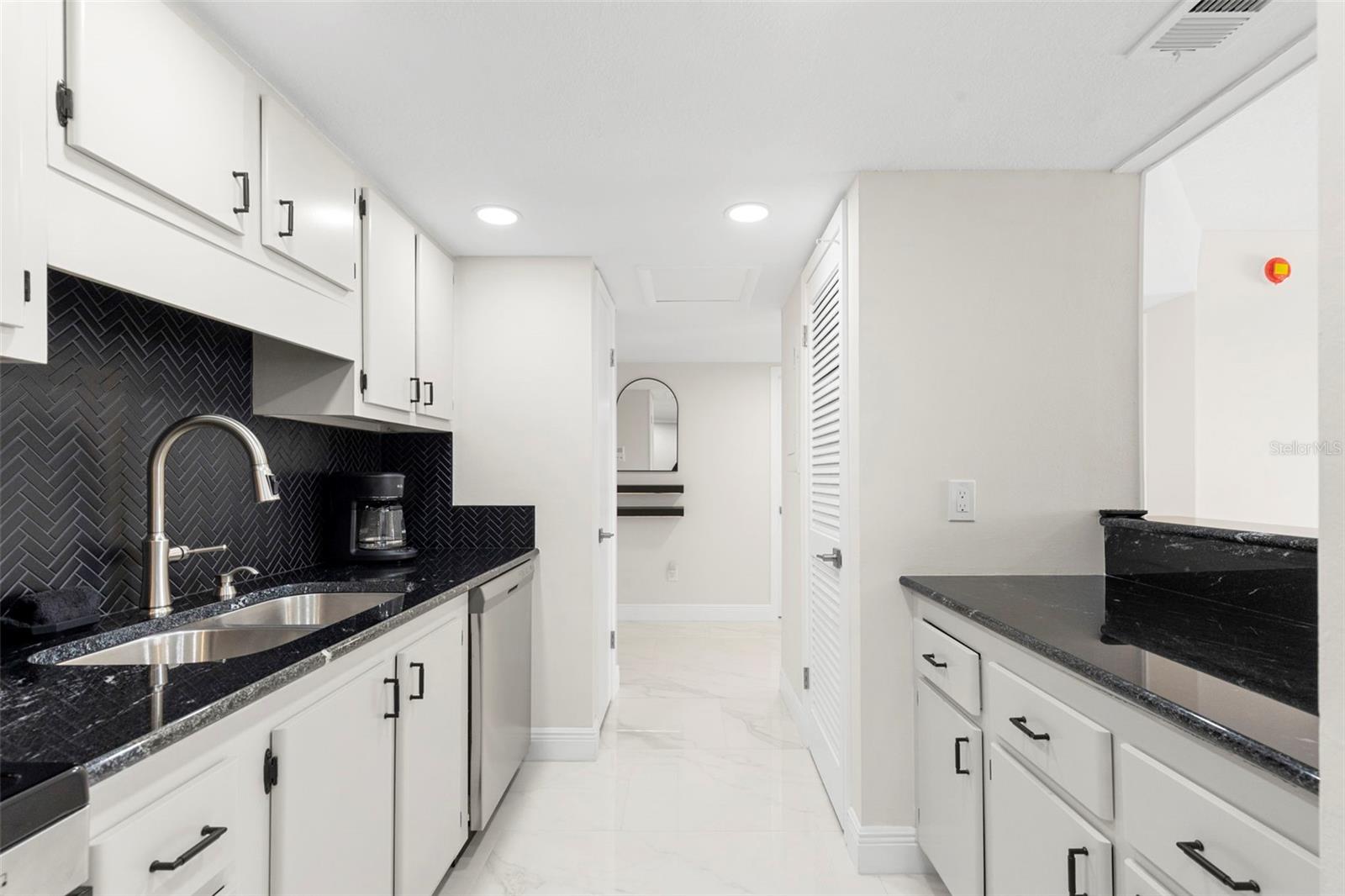 51 ISLAND WAY CONDO - Residential