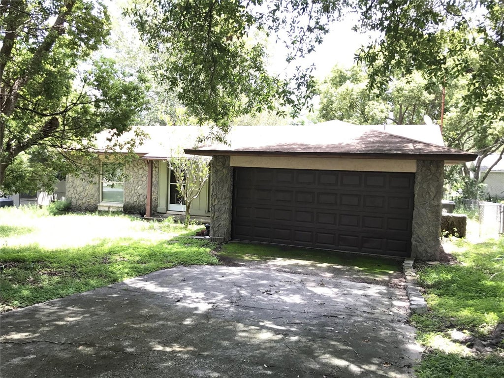 Photo of 241 Edgewood Drive, Clermont, FL 34711 (MLS # G5118439)