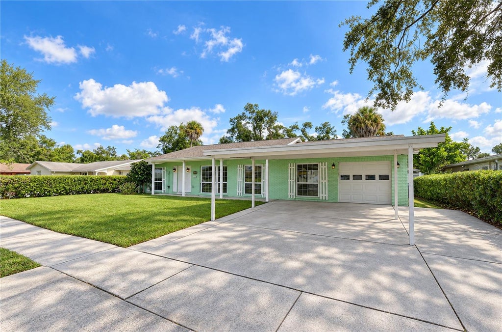 Photo of 8013 W Elm Street, Tampa, FL 33615 (MLS # TB8549056)