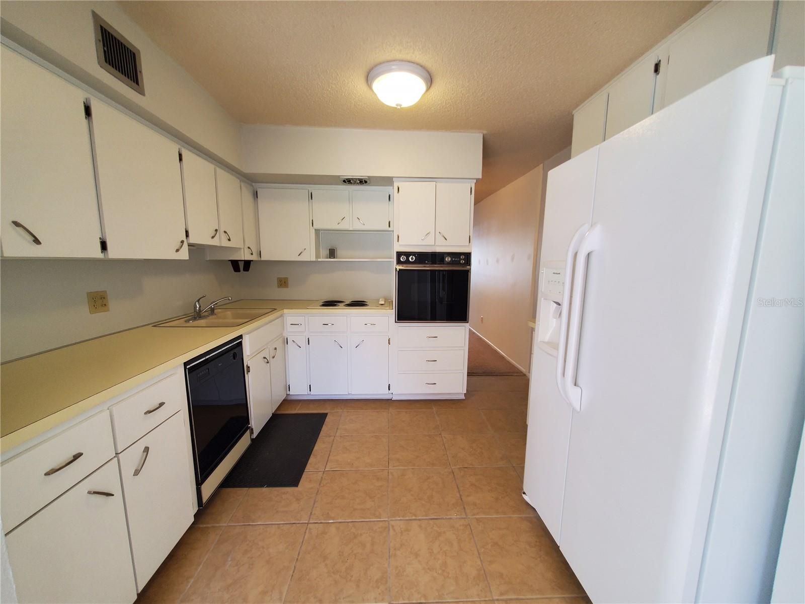 ON TOP OF THE WORLD - Residential Lease