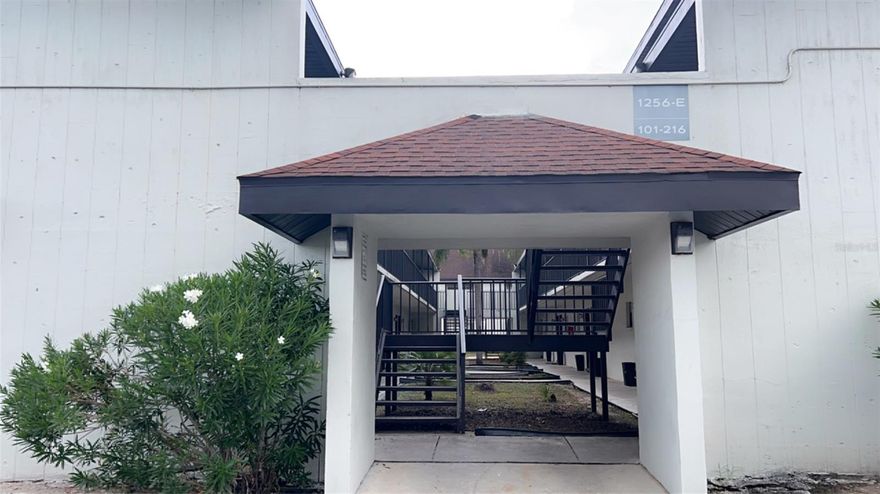 Loft Centrally located in Tampa. Full bath and open kitchen/ studio gives you everything you need but this unit gives you a little more. Just up the spiral staircase is a loft space perfect for working from home, den or bedroom. You choose. The community is gated, has on site laundry & pool. If location matters this unit is sure to please. It is minutes from USF, The VA, Busch Gardens, Nebraska Ave and I-275. Talk about being near it all.