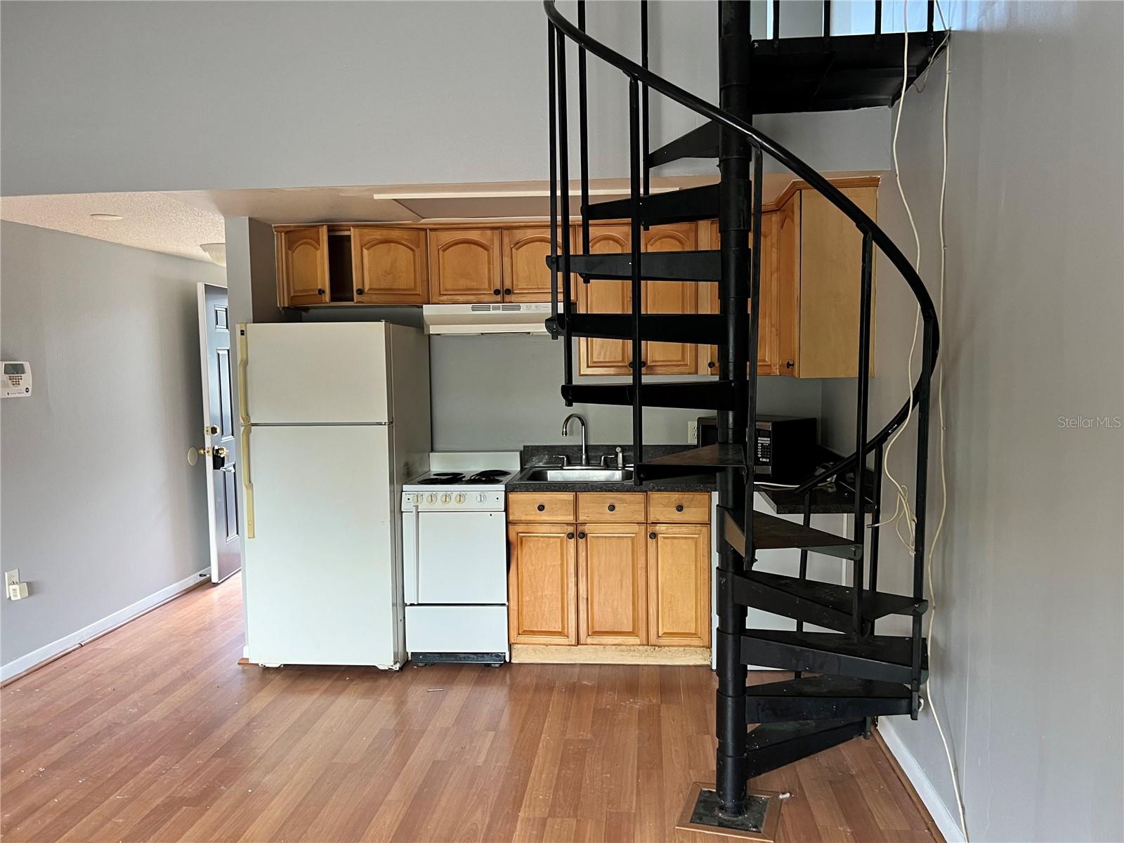 UNIVERSITY OAKWOODS III A CONDO - Residential Lease