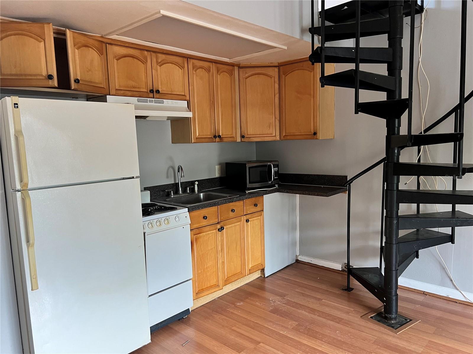 UNIVERSITY OAKWOODS III A CONDO - Residential Lease