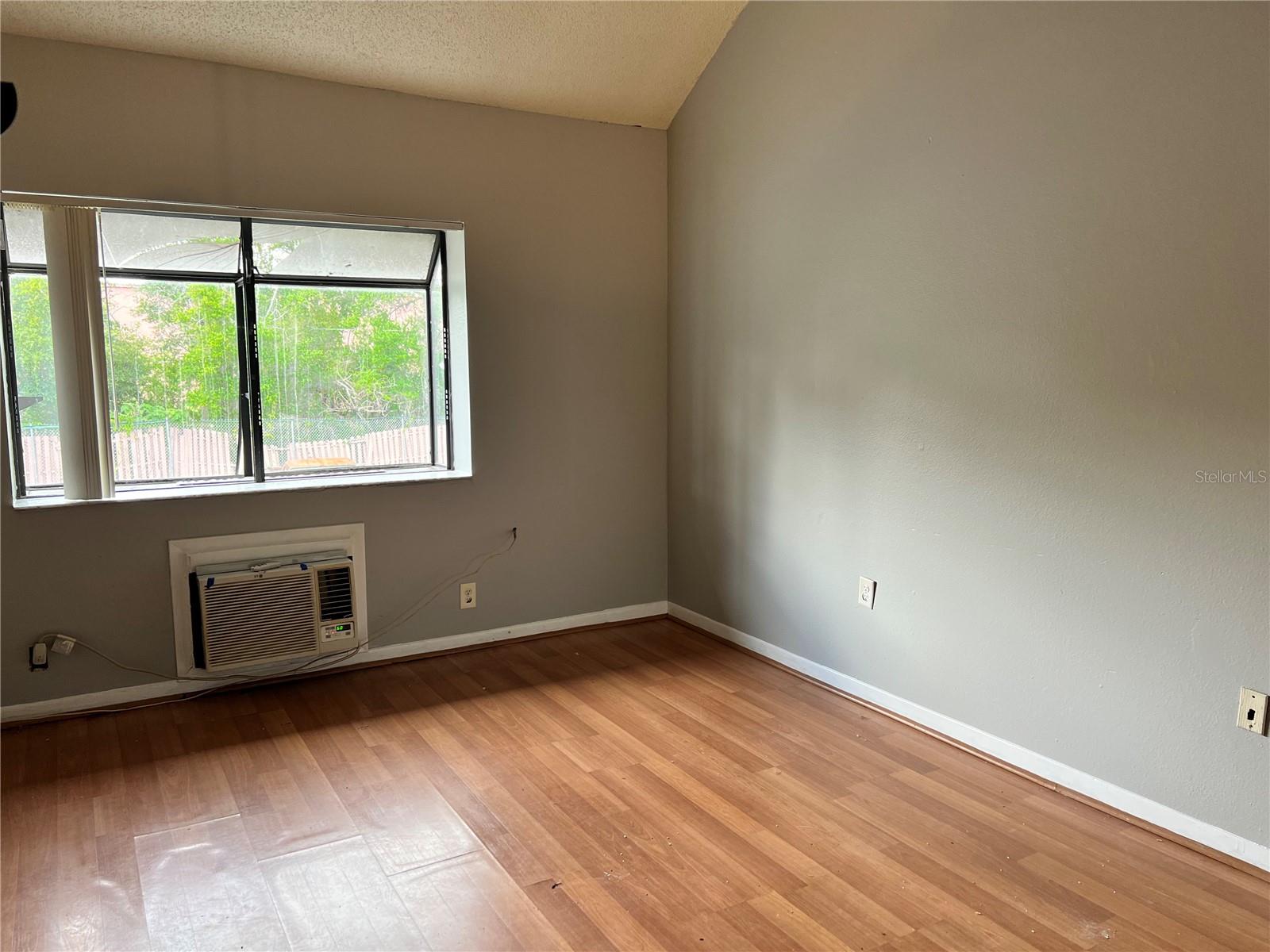 UNIVERSITY OAKWOODS III A CONDO - Residential Lease