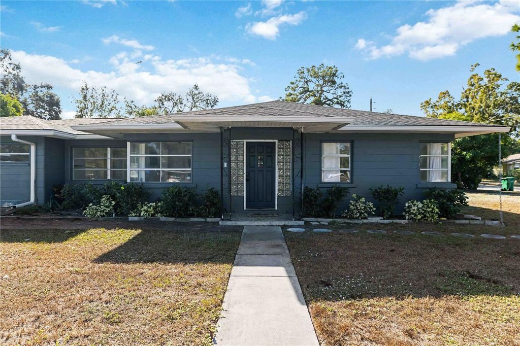 Photo of 1011 14th Street W, Palmetto, FL 34221 (MLS # A4671663)