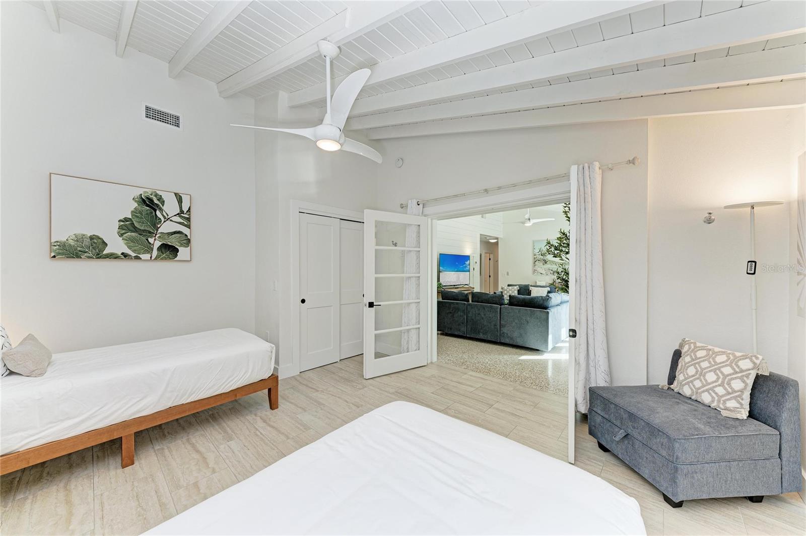 ISLAND CEDARS - Residential