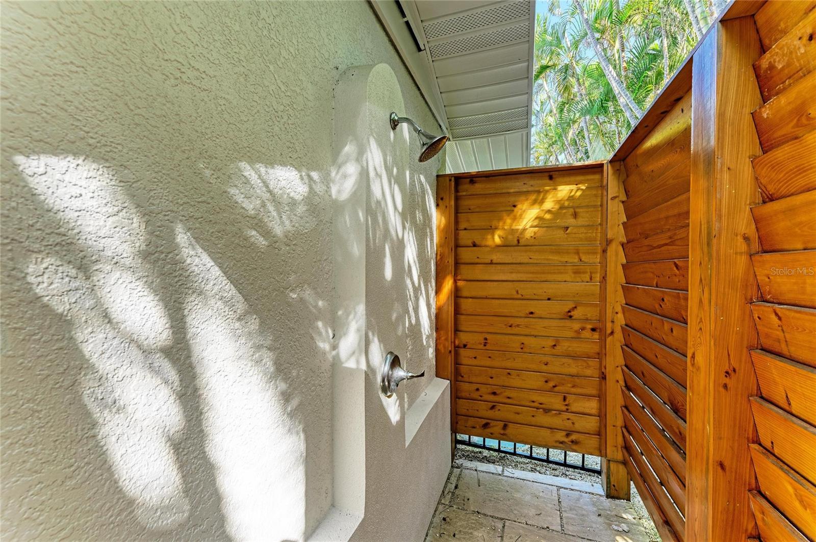 ISLAND CEDARS - Residential