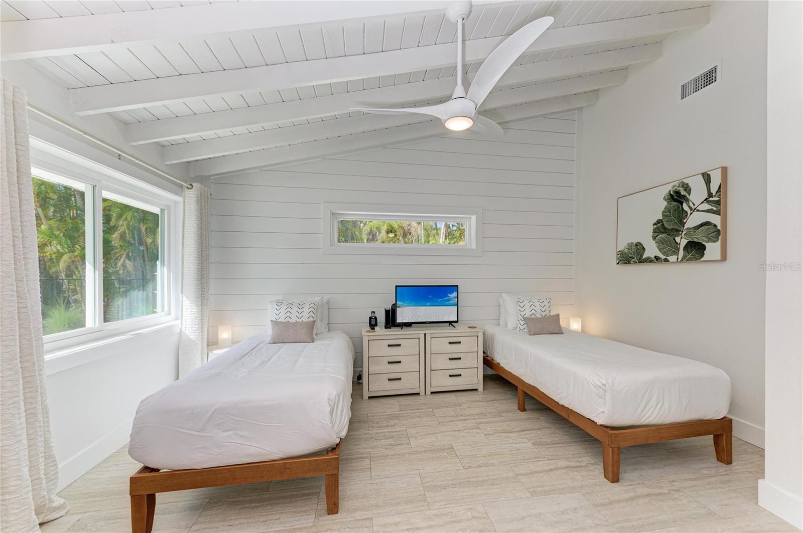 ISLAND CEDARS - Residential