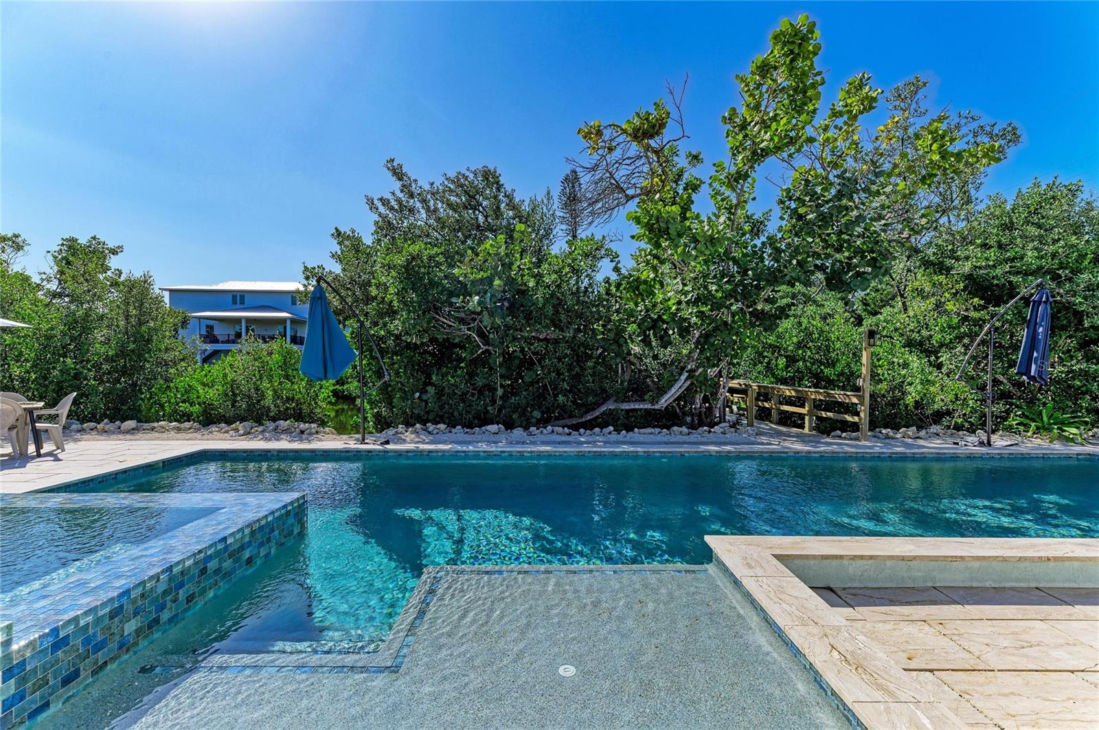 ISLAND CEDARS - Residential