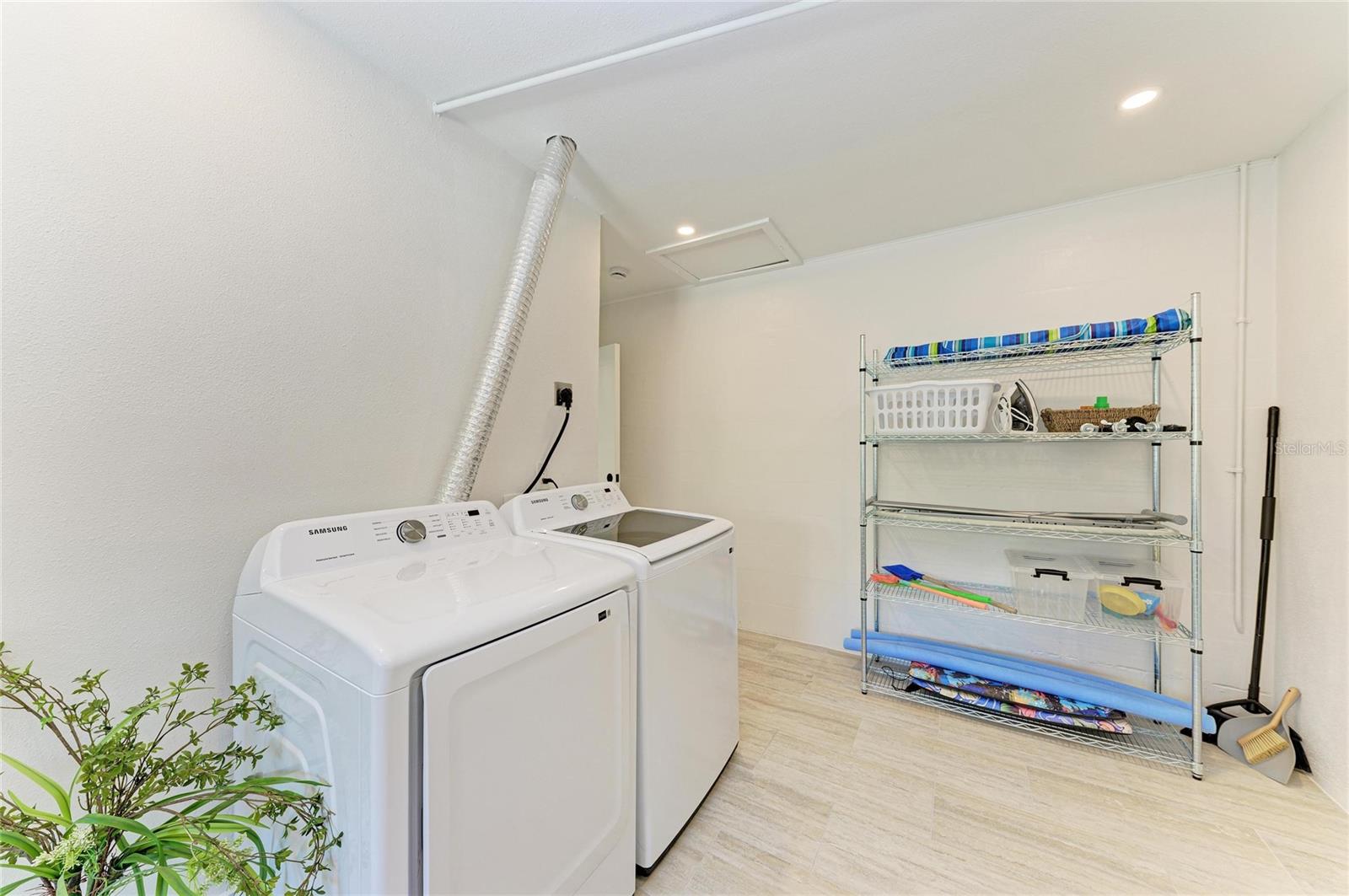 ISLAND CEDARS - Residential