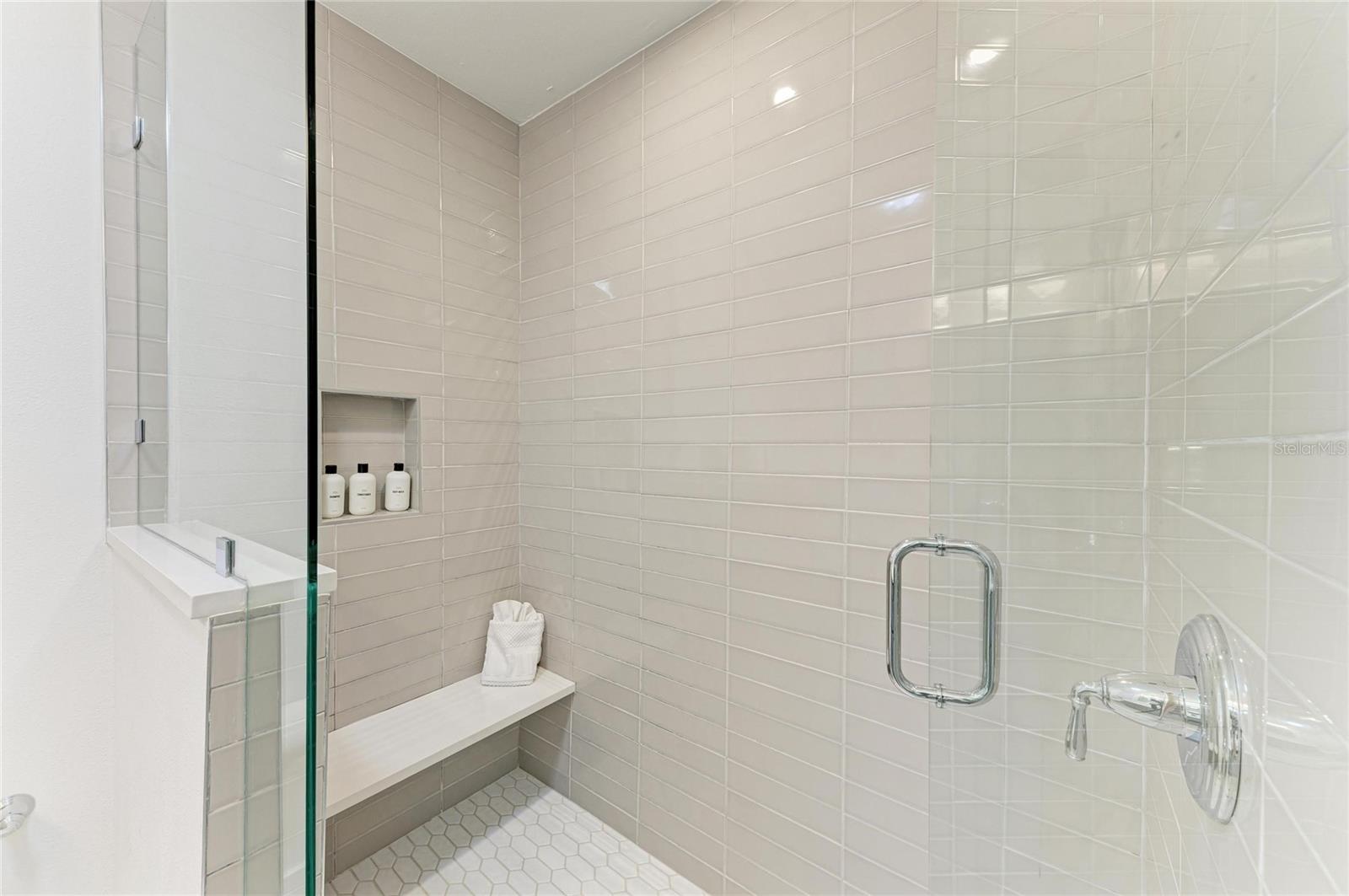 ISLAND CEDARS - Residential