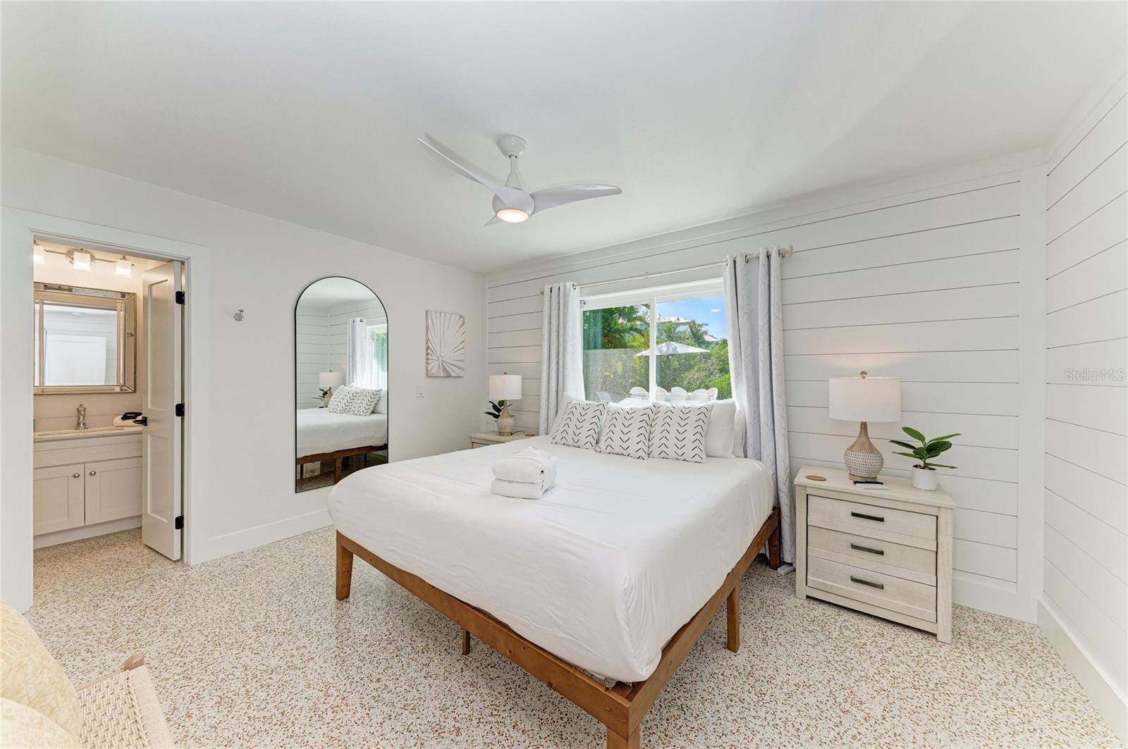 ISLAND CEDARS - Residential