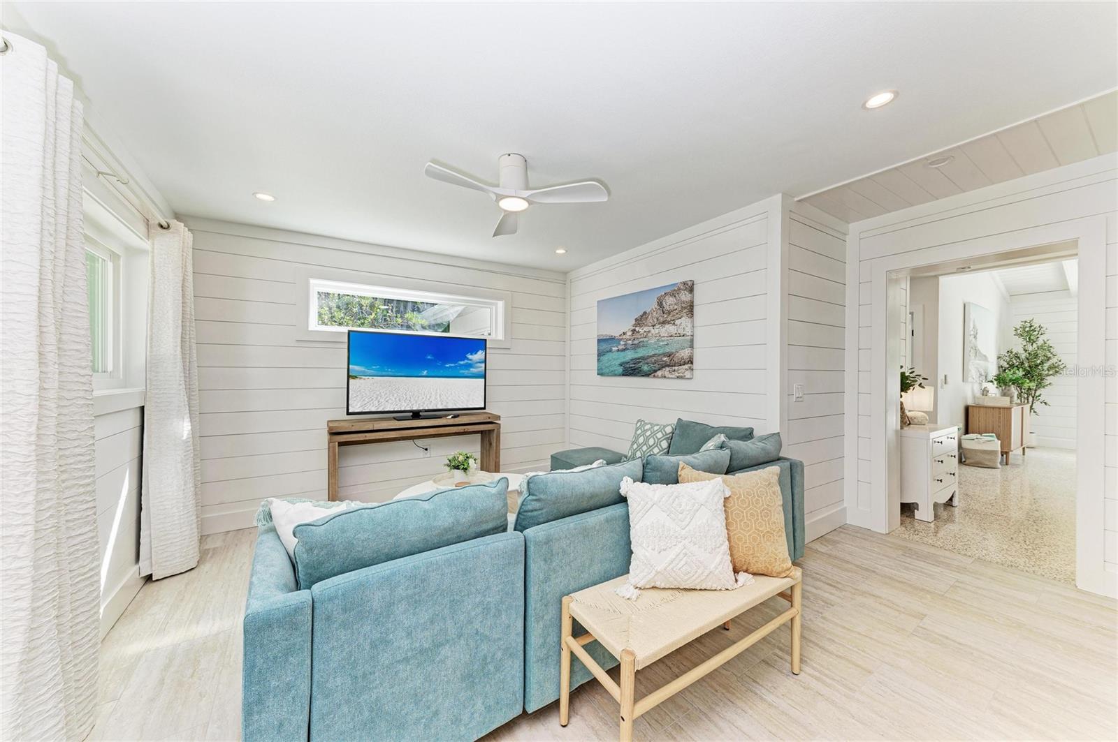 ISLAND CEDARS - Residential