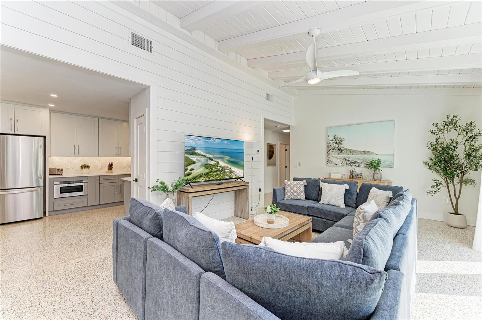 ISLAND CEDARS - Residential