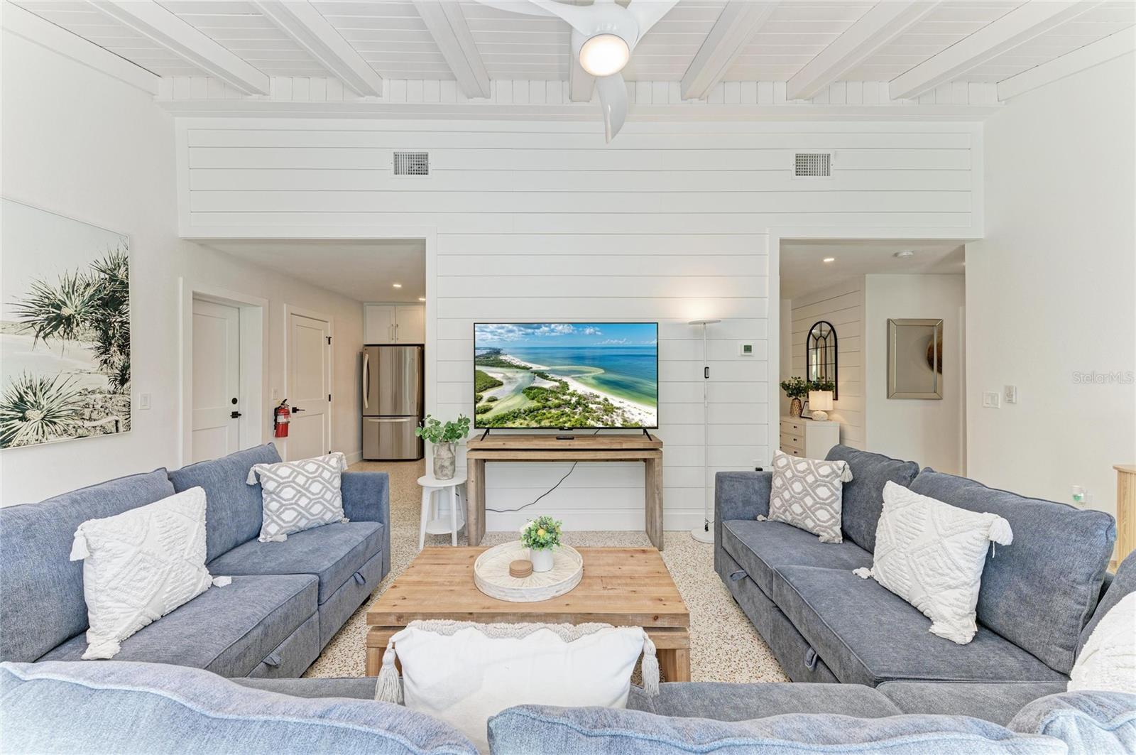 ISLAND CEDARS - Residential