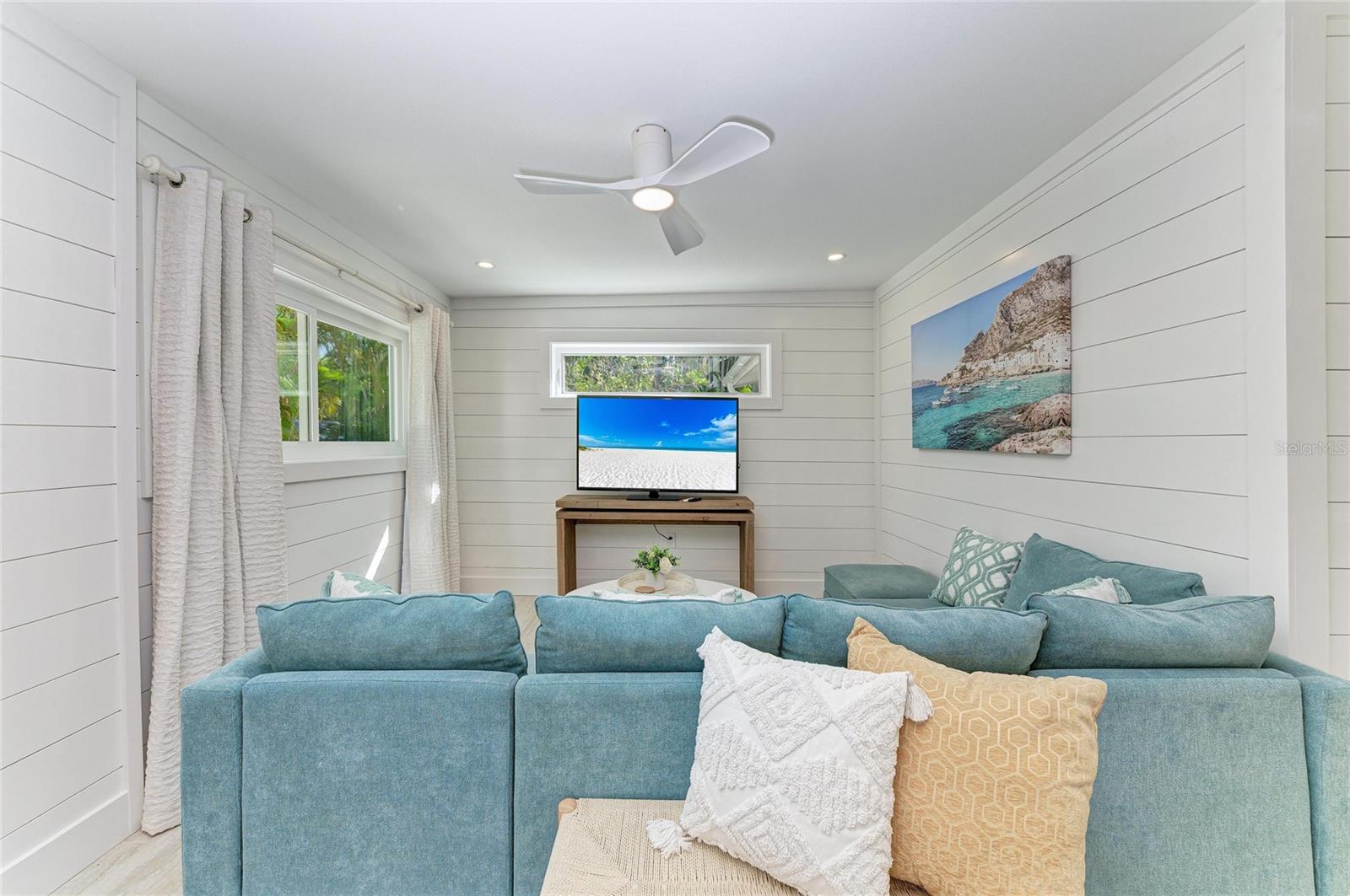 ISLAND CEDARS - Residential