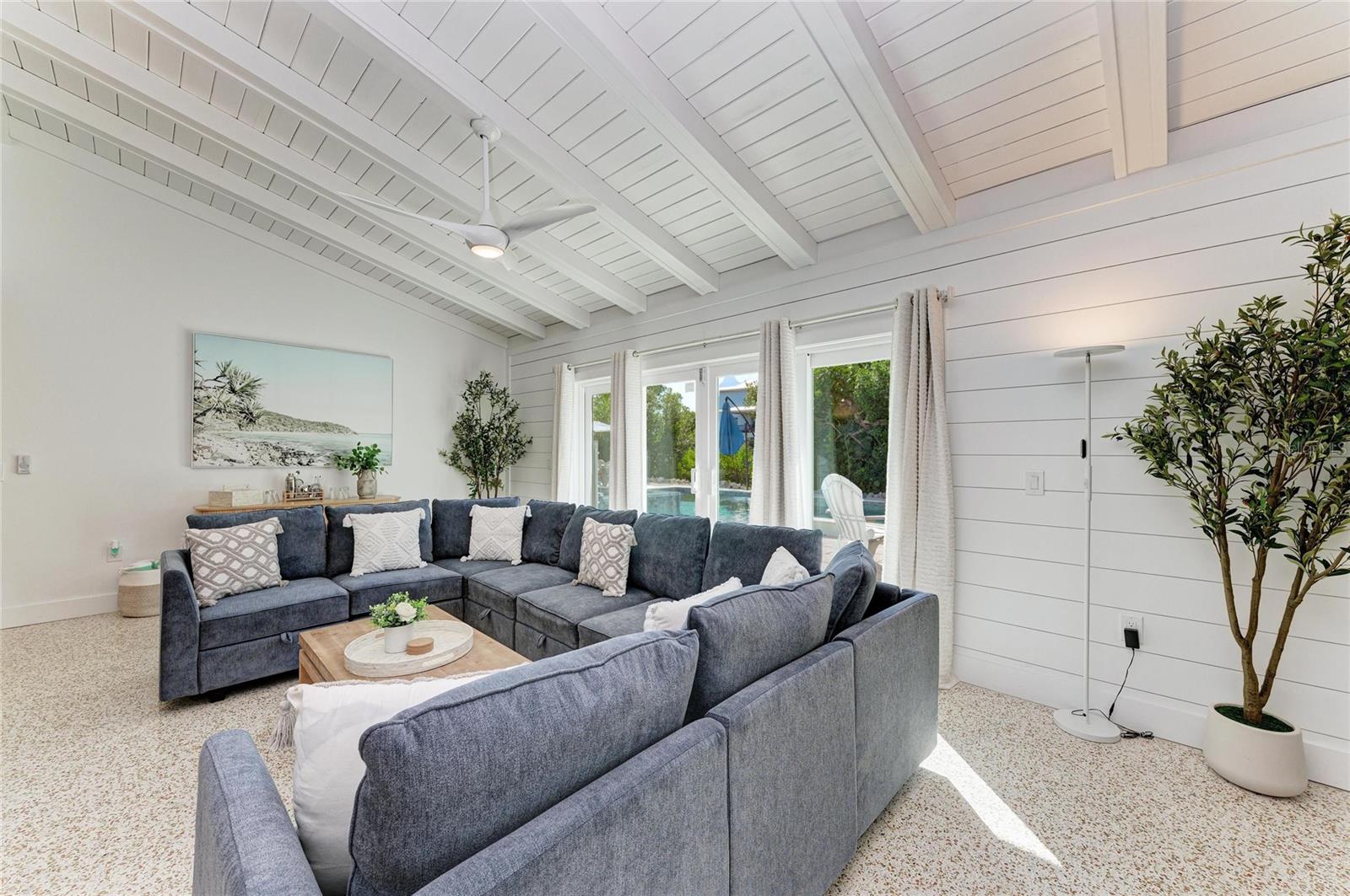 ISLAND CEDARS - Residential