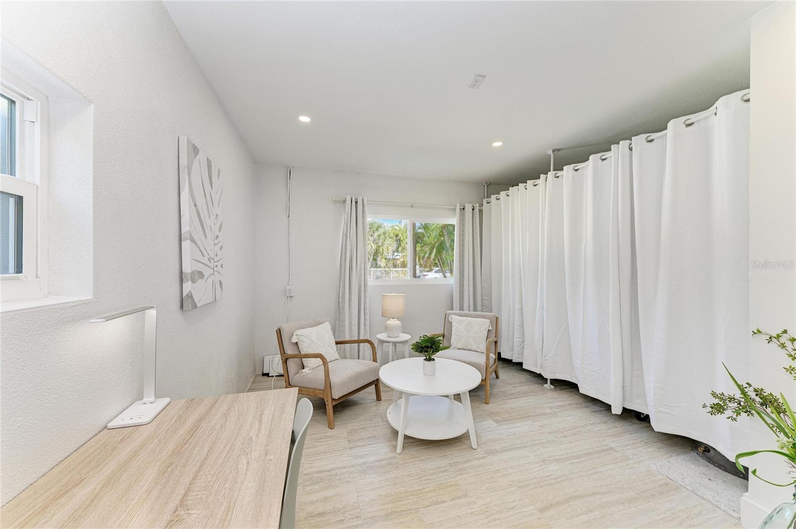 ISLAND CEDARS - Residential