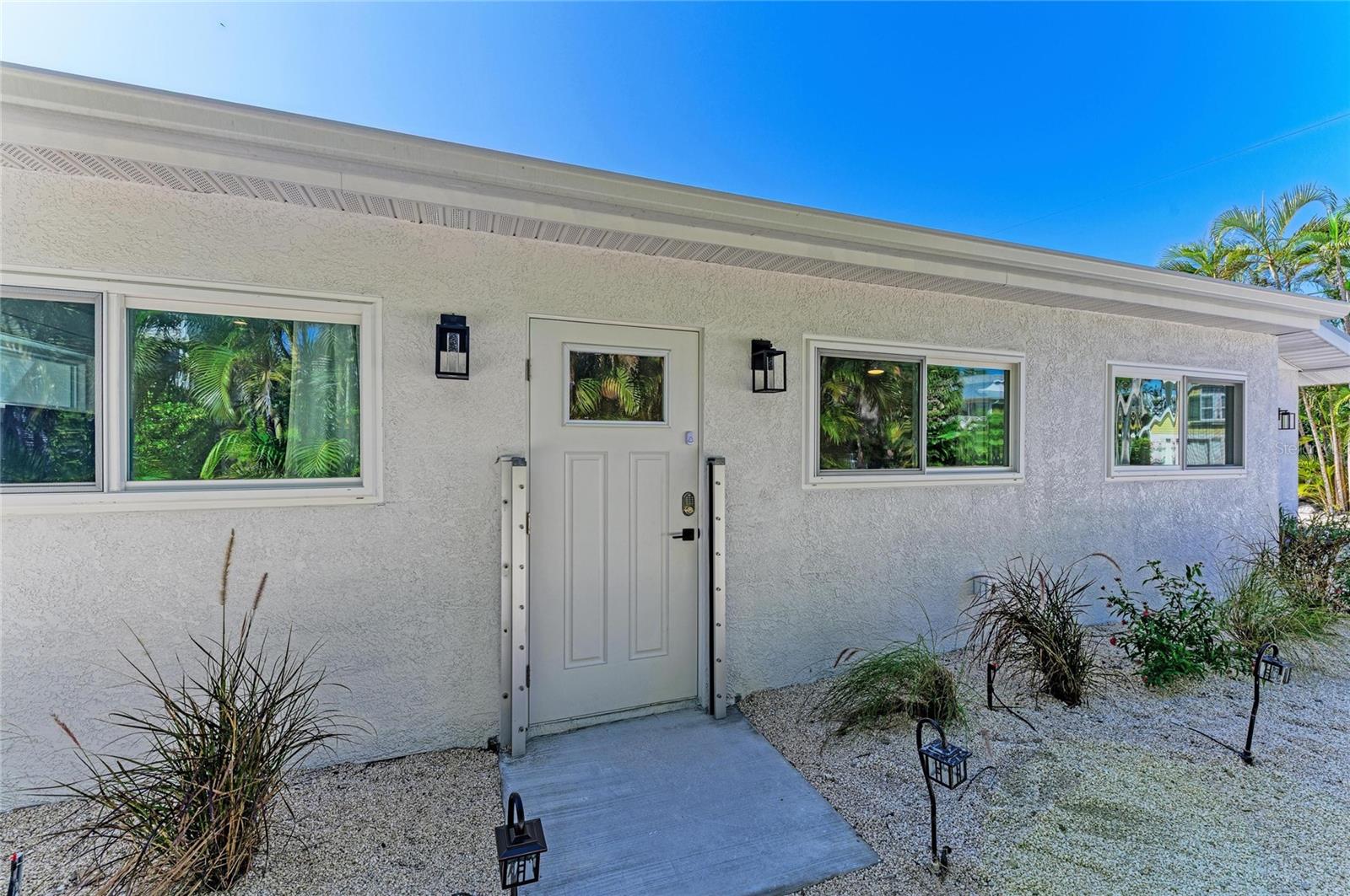 ISLAND CEDARS - Residential