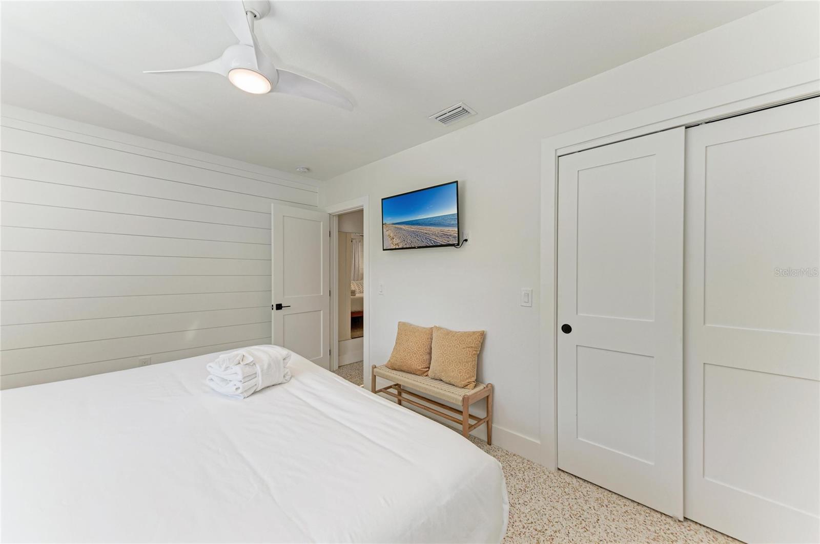 ISLAND CEDARS - Residential