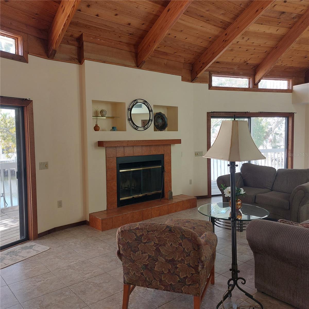 FLOR A MAR - Residential