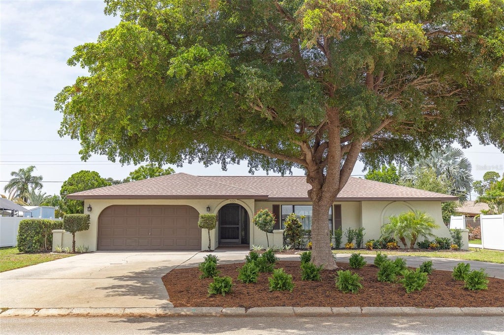 Photo of 4005 17th Avenue W, Bradenton, FL 34205 (MLS # A4700699)