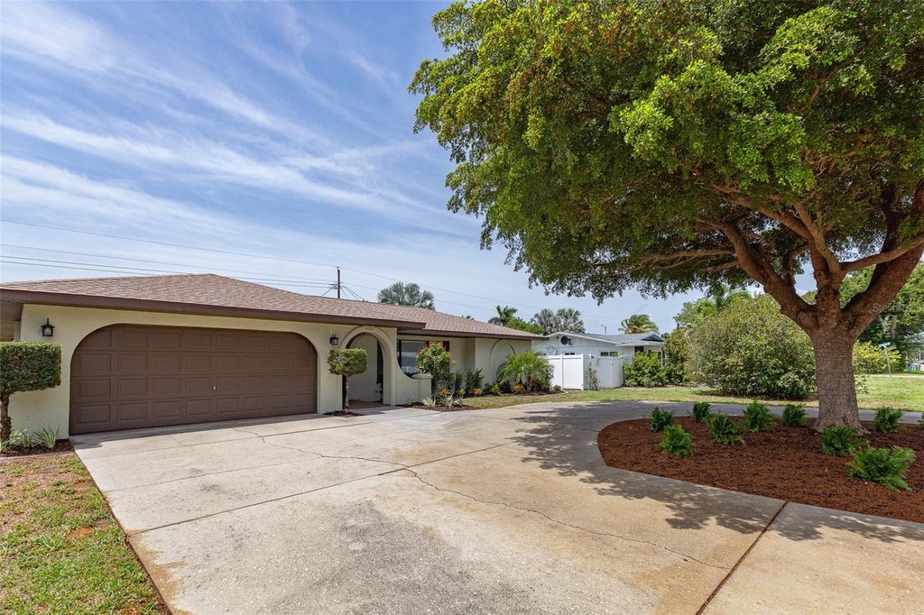 Photo of 4005 17th Avenue W, Bradenton, FL 34205 (MLS # A4700699)