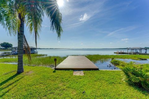 Photo of 900 N Harbor Terrace Rd, Tavares, FL 32778 (MLS # O6333934)