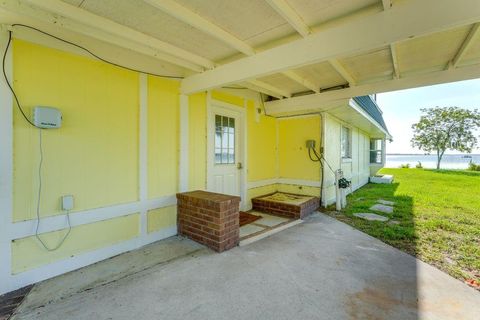 Tiny photo for 900 N Harbor Terrace Rd, Tavares, FL 32778 (MLS # O6333934)