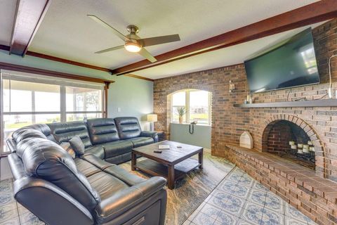 Tiny photo for 900 N Harbor Terrace Rd, Tavares, FL 32778 (MLS # O6333934)