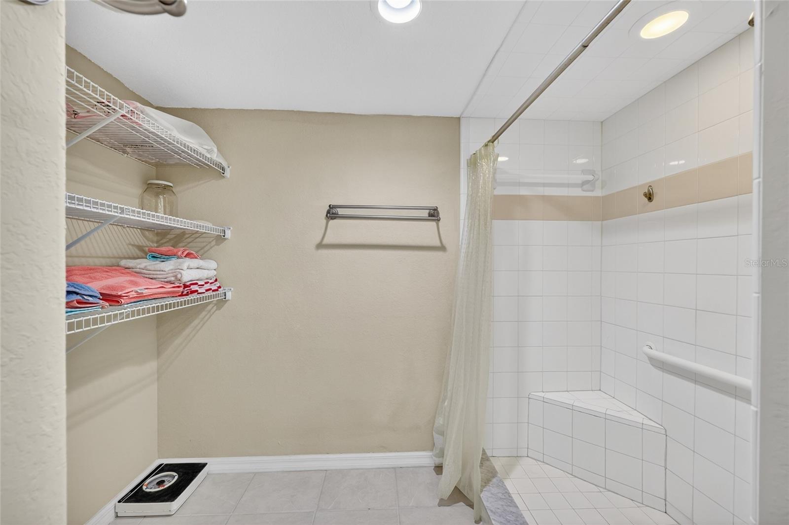 BANYAN POINT PH 03 - Residential