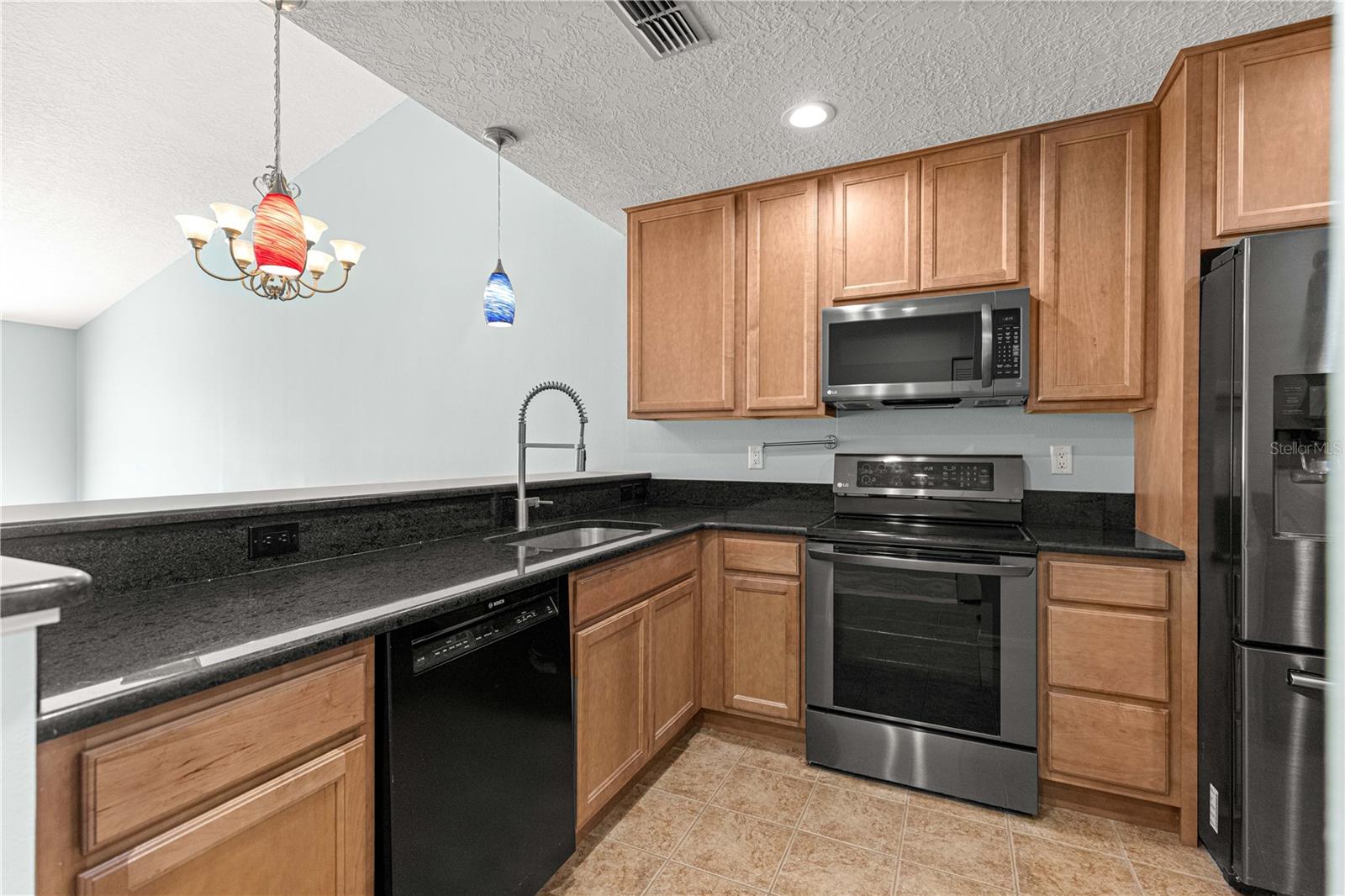 MAGNOLIA GARDEN VILLAS OR 1412/521 - Residential