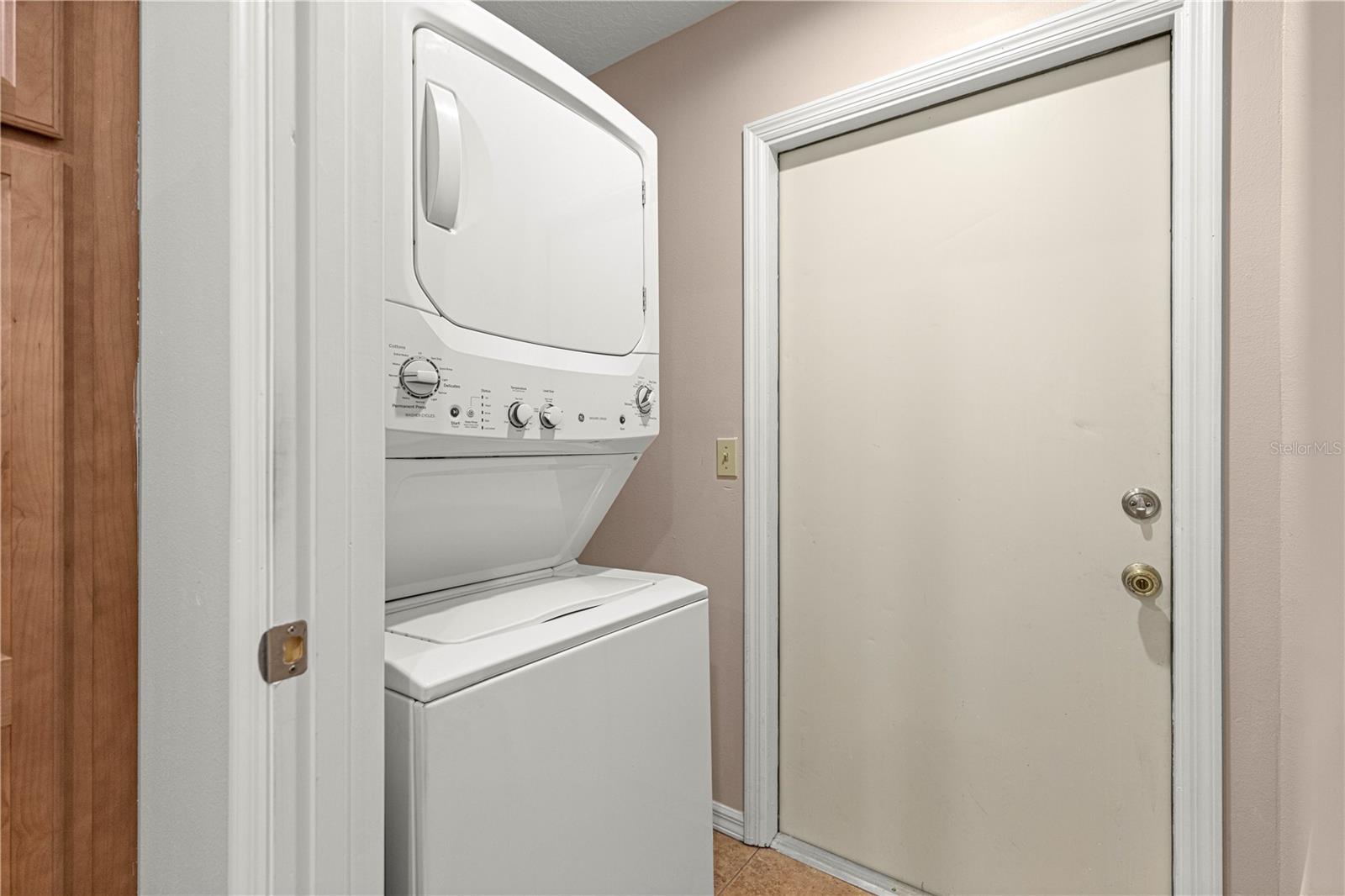 MAGNOLIA GARDEN VILLAS OR 1412/521 - Residential