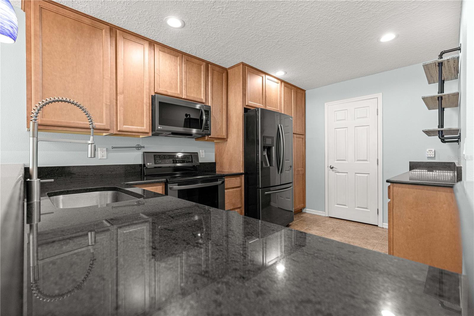 MAGNOLIA GARDEN VILLAS OR 1412/521 - Residential