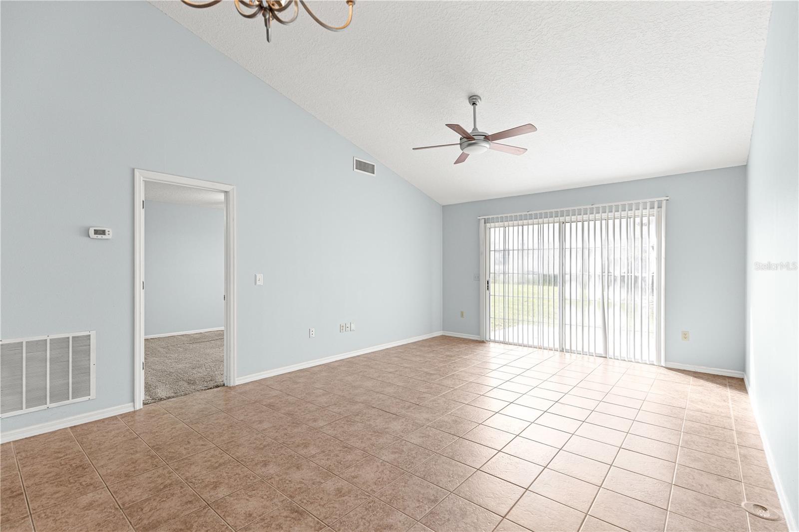 MAGNOLIA GARDEN VILLAS OR 1412/521 - Residential