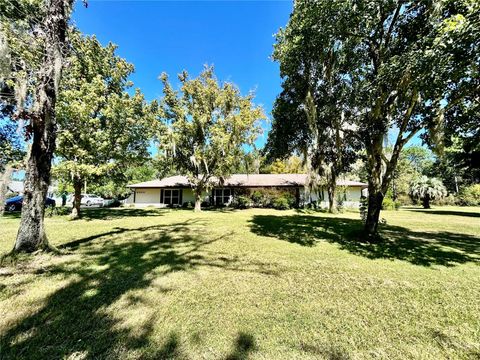 A home in DUNNELLON