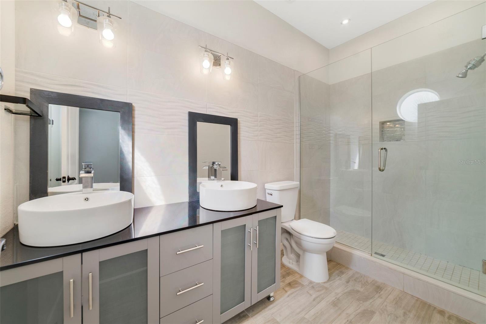 VICTORIA PINES CONDO - Residential