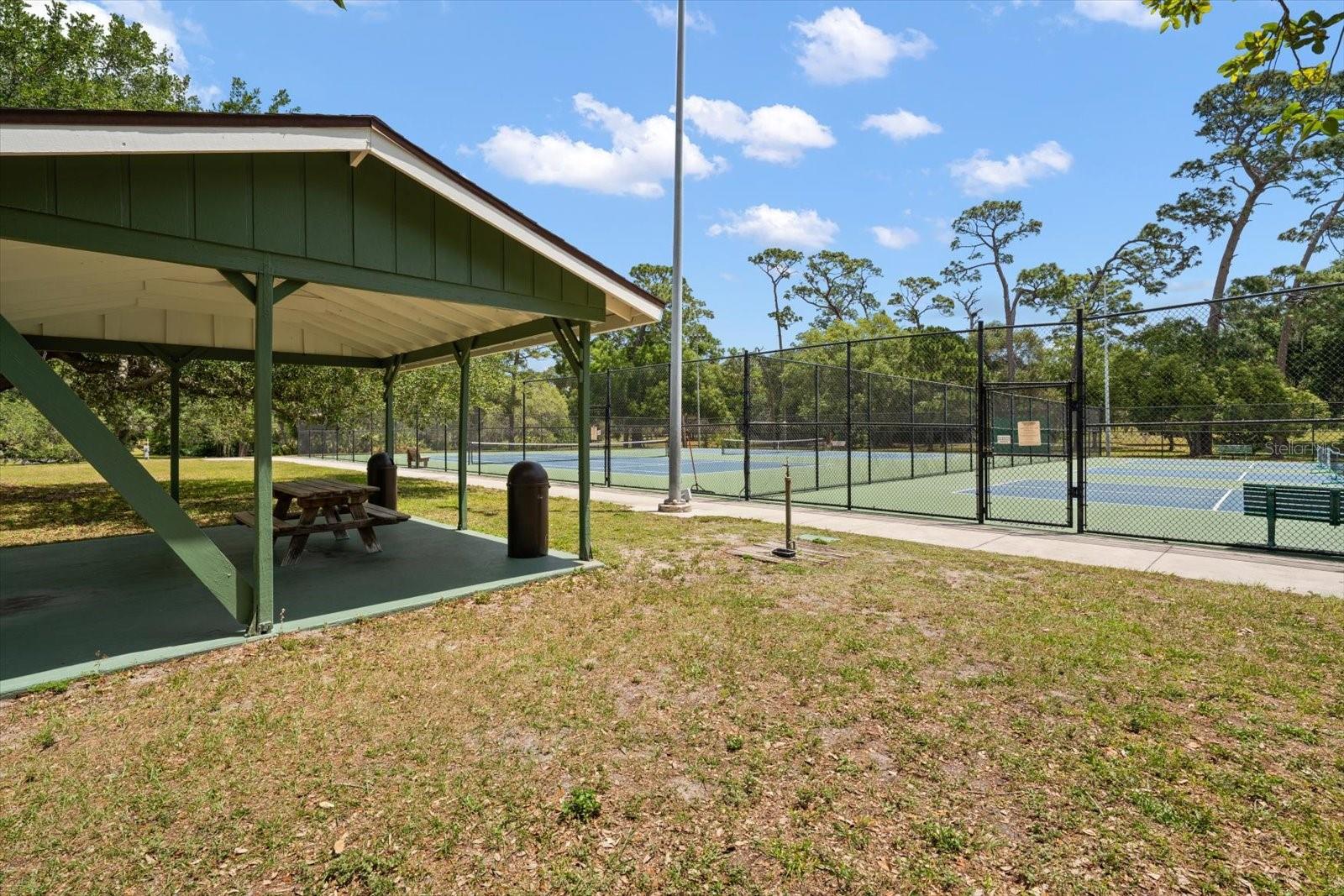 TOWNHOMES OF WESTLAKE - Residential