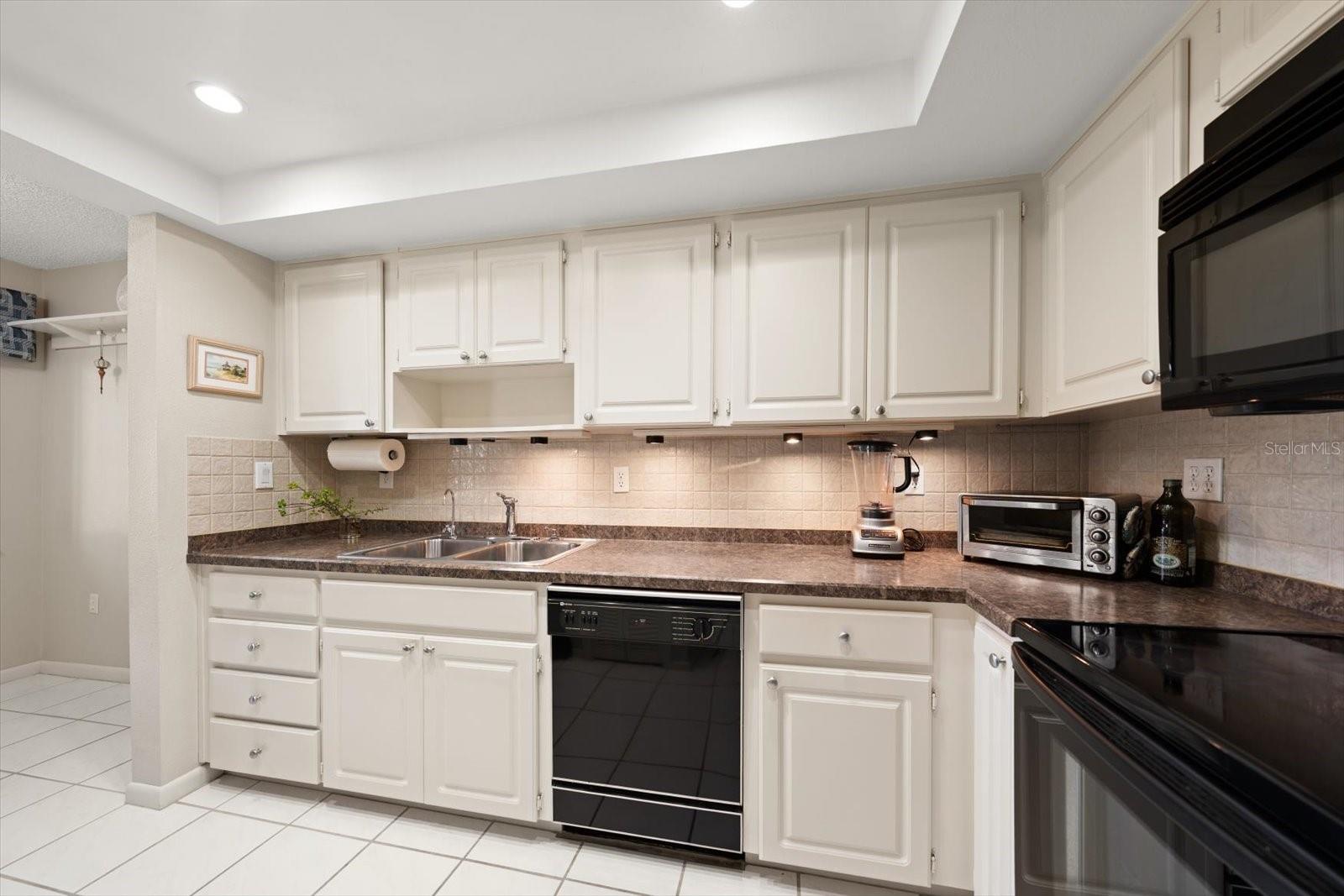 TOWNHOMES OF WESTLAKE - Residential