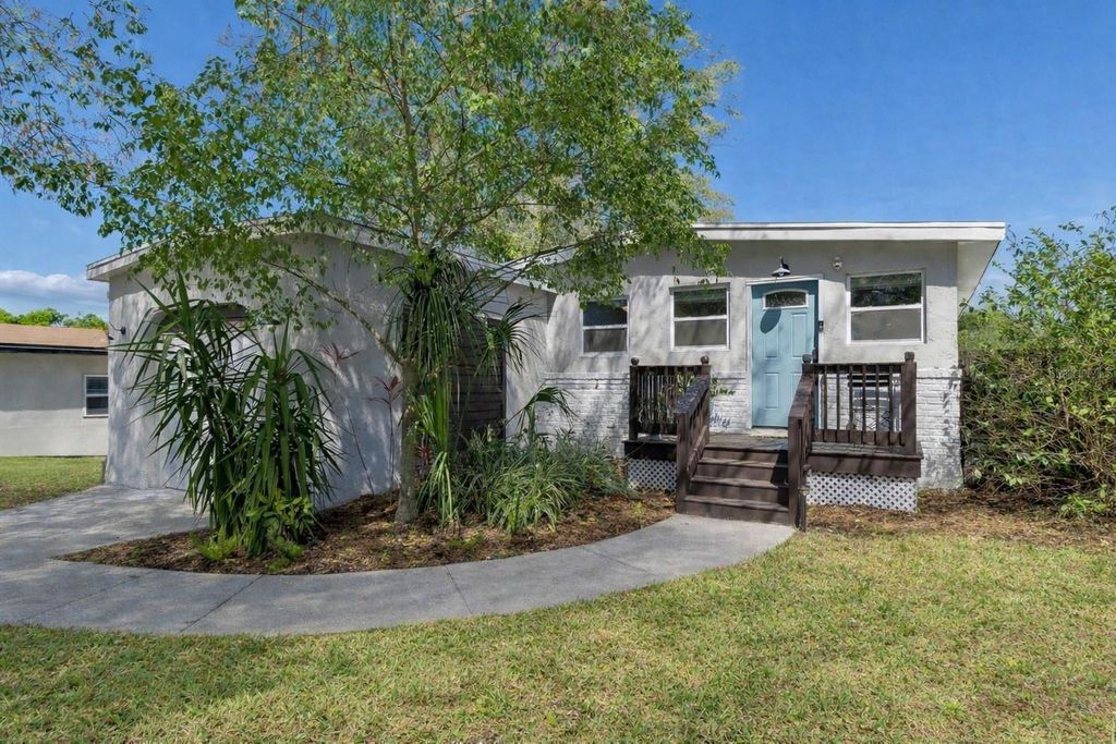 Photo of 4611 W Paxton Avenue, Tampa, FL 33611 (MLS # TB8483478)