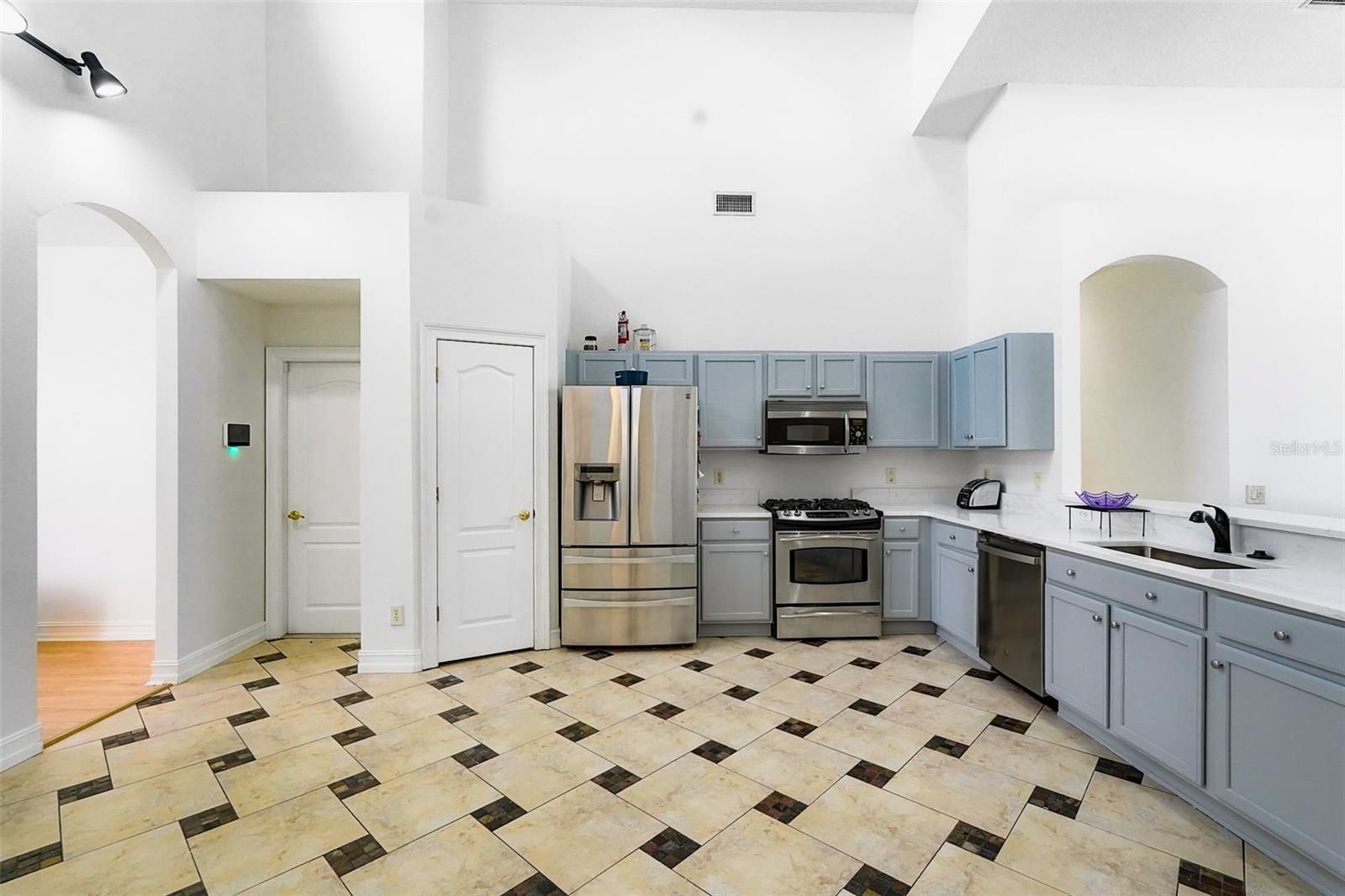 TRINITY WEST - Residential