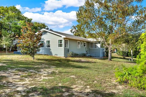 A home in EUSTIS