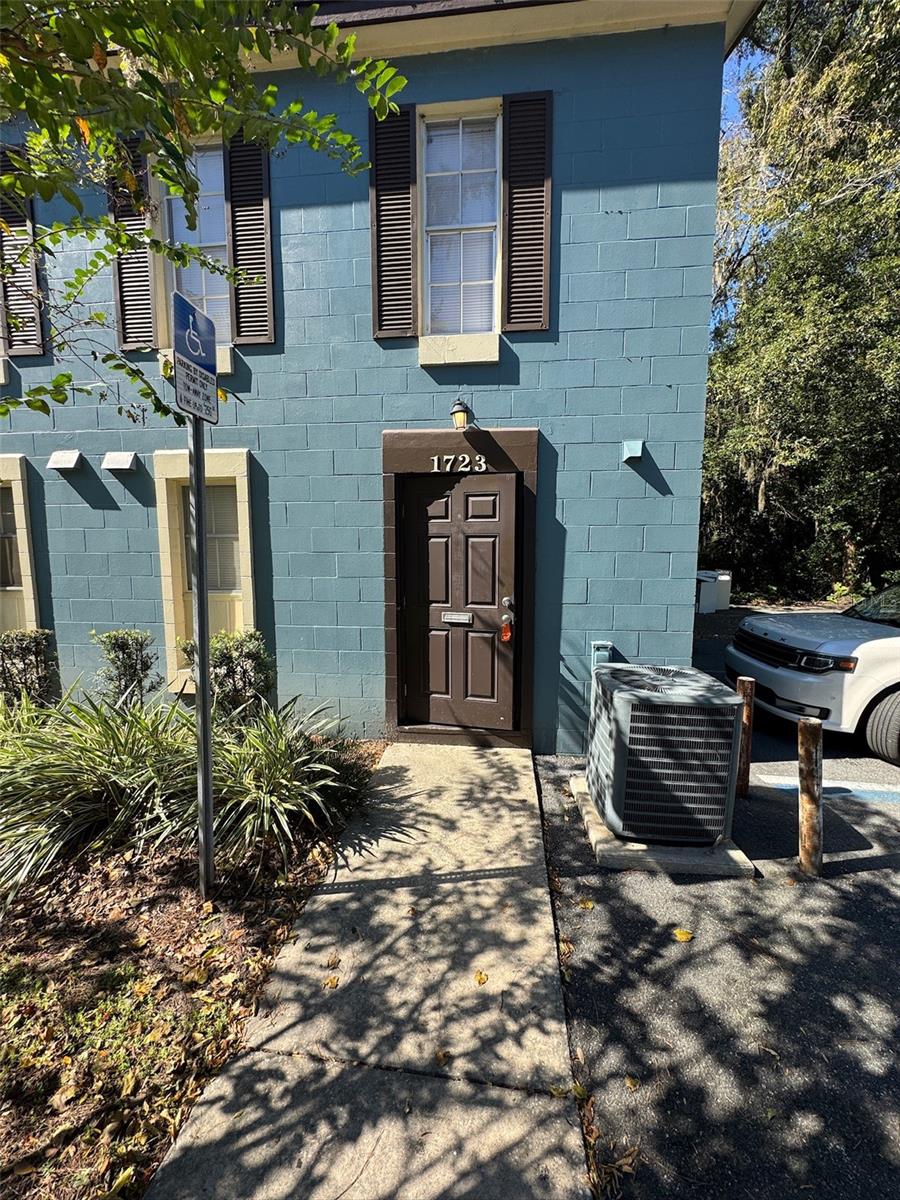 BRIARWOOD APARTMENTS - Residential Lease