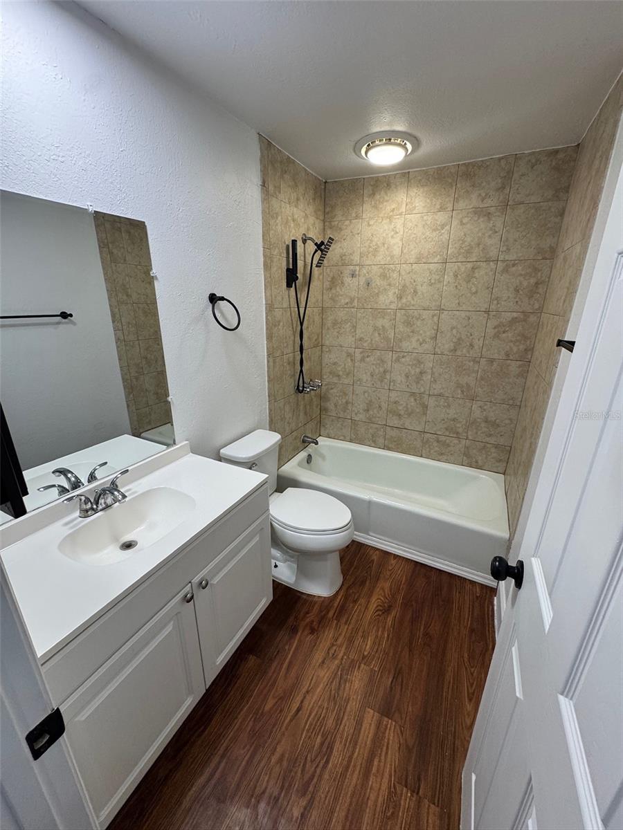 BRIARWOOD APARTMENTS - Residential Lease