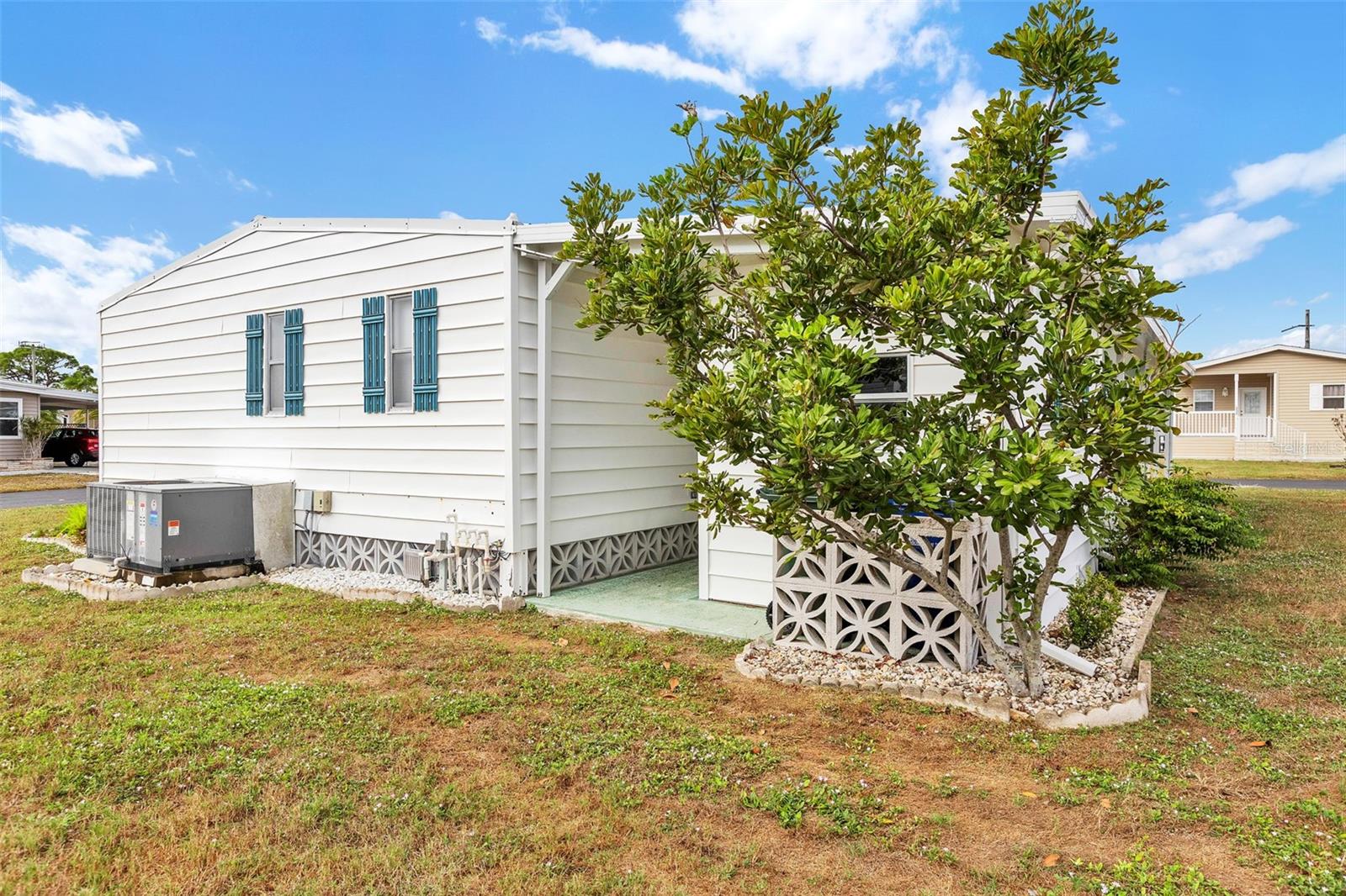 LA CASA MHP CO-OP - Residential