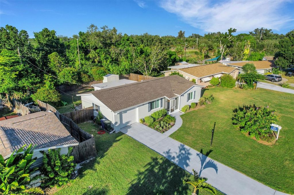 Photo of 316 Dorchester Dr, Venice, FL 34293 (MLS # N6141059)