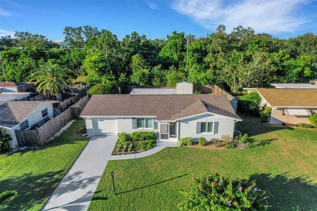Photo of 316 Dorchester Dr, Venice, FL 34293 (MLS # N6141059)