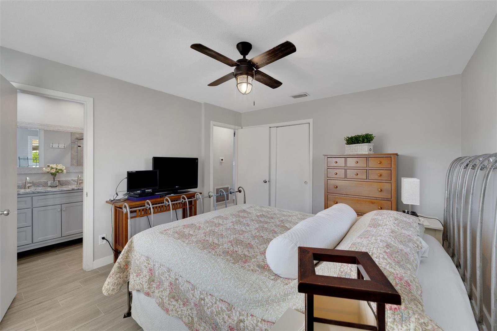 VENICE EAST - Residential